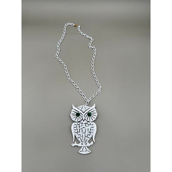 Vintage White Horned Owl with Emerald Rhinestone Eyes Pendant Necklace - Picture 2 of 7